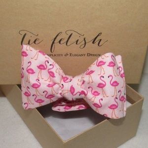 Pink flamingo butterfly tip mens bow tie